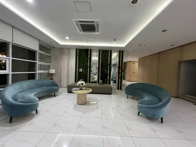 Home loop-lobby